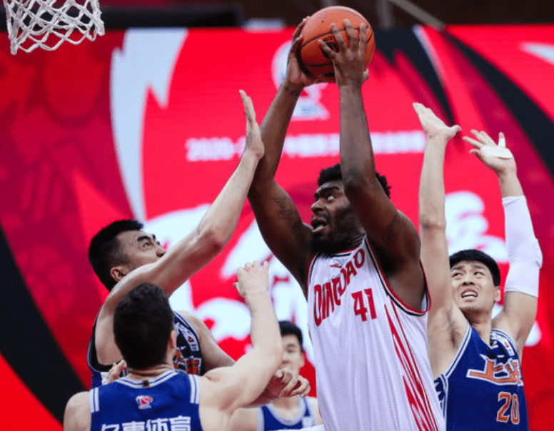 包含里尔前锋连场破门，锋线火力强劲的词条