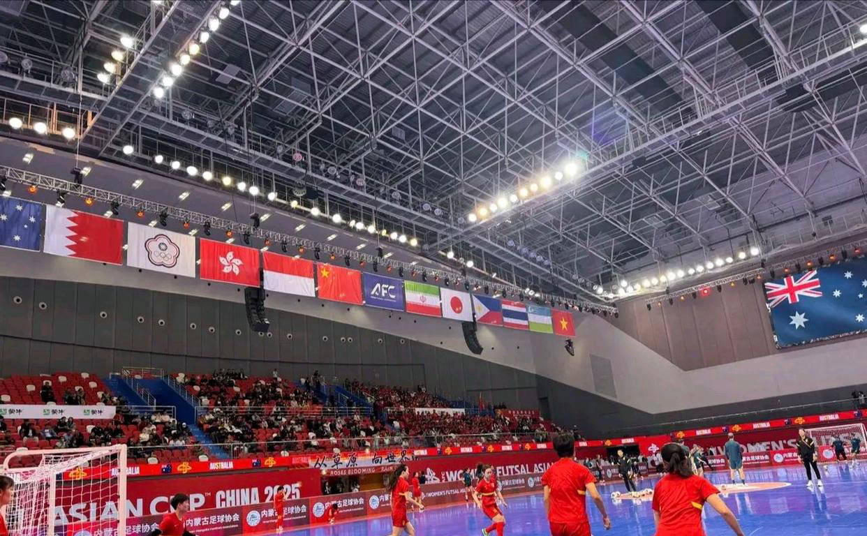 越南女足选手勇往直前，无往不胜