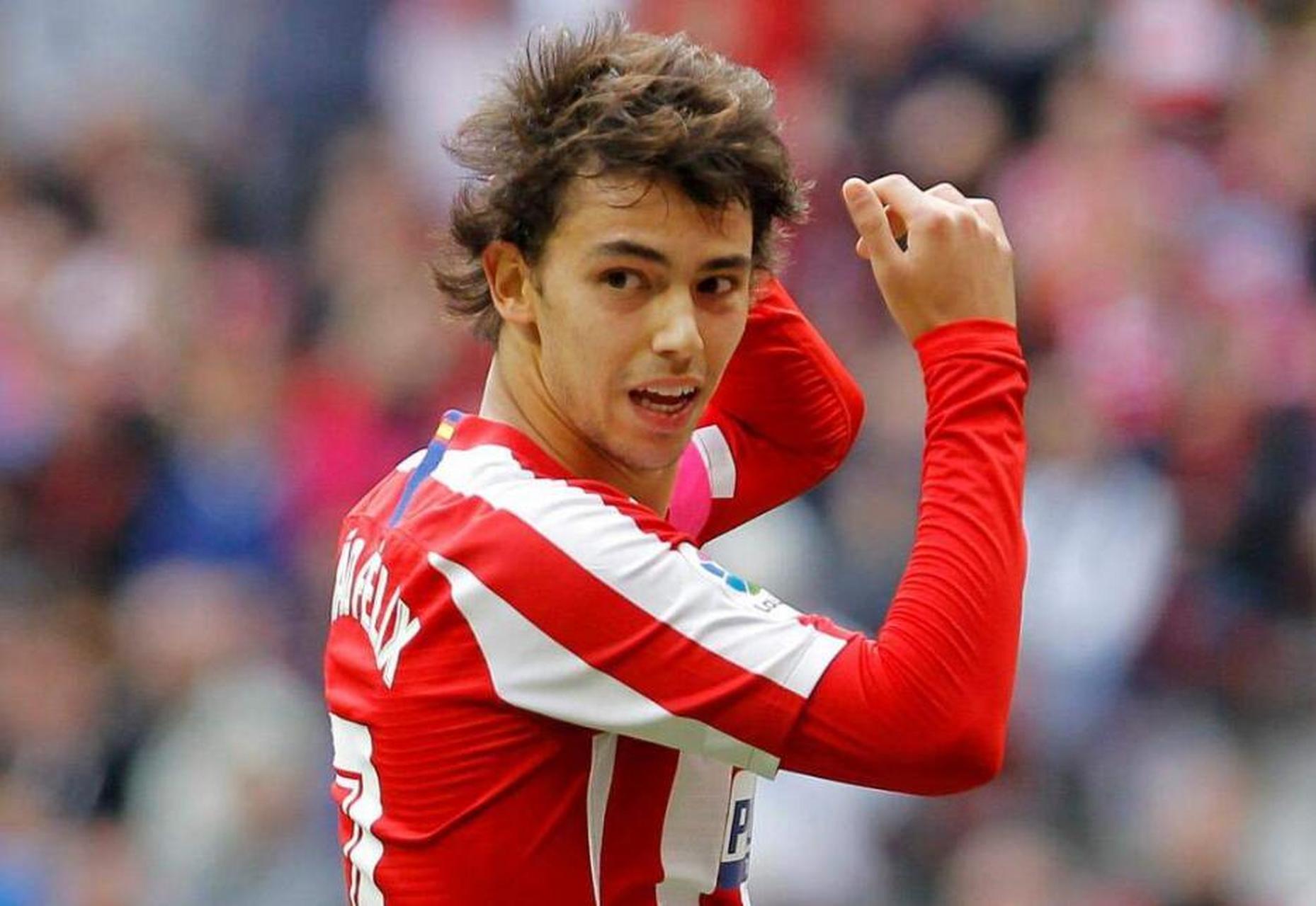 包含皇马打破进球荒，格列兹曼球迷集体高唱助威的词条