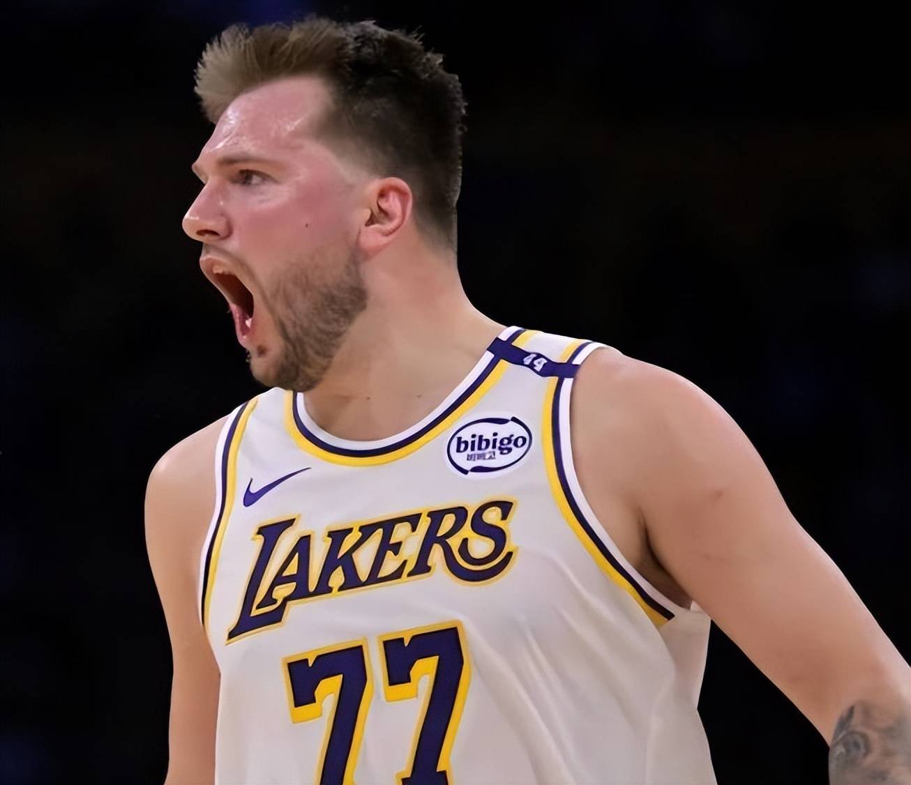  东契奇克服颈伤触底反弹 单节暴走狂砍19分强势收胜 