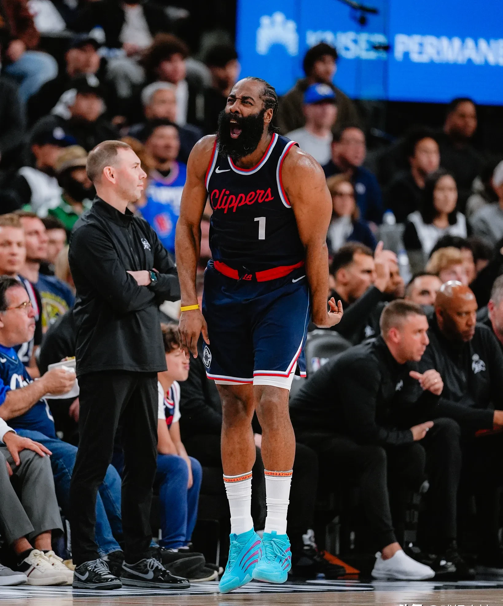 关于哈登回归赛场，出色防守首场状态亮眼，日本队观众沸腾！的信息