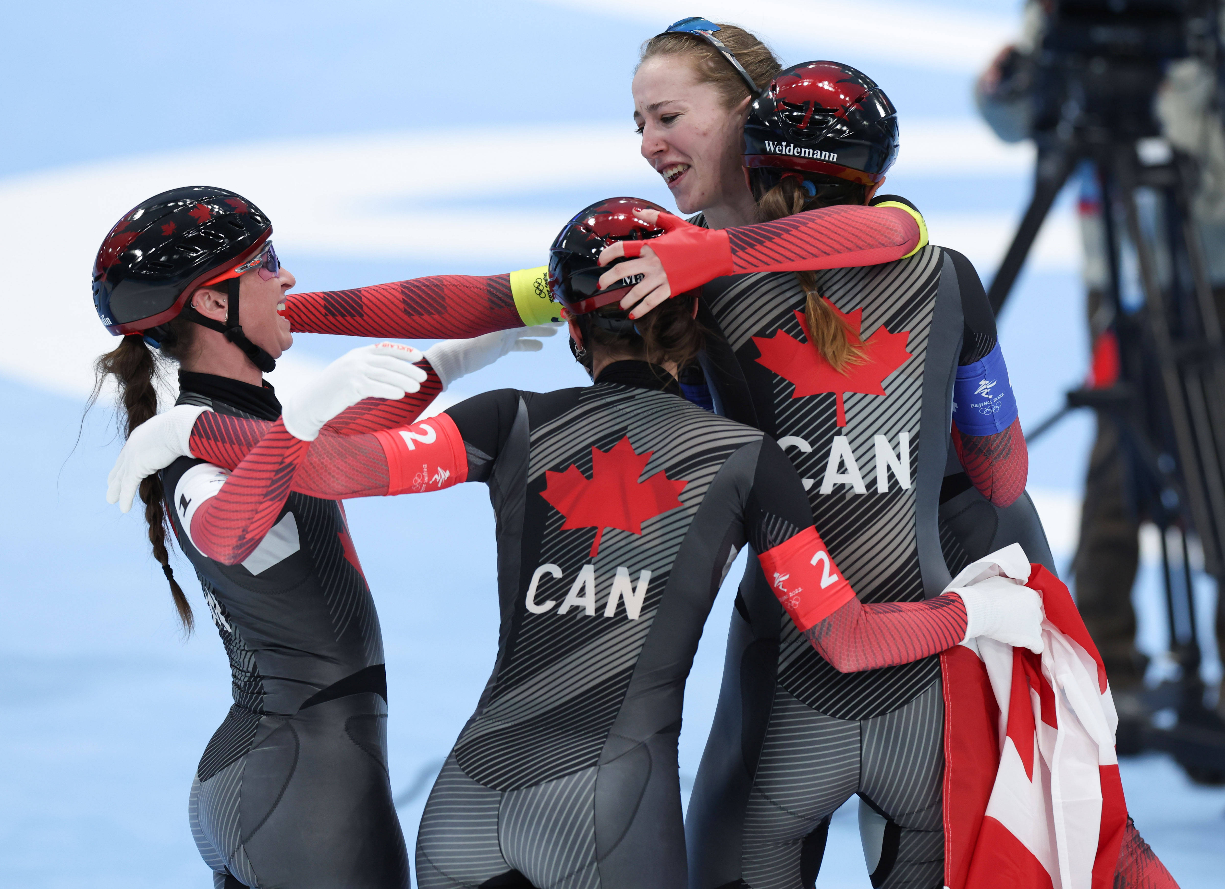  Uzi在加拿大队比赛中精彩发挥，精彩发挥引发热议！